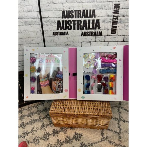 Spicebox Best Friends Friendship Bracelet Making Kit - Picture 3 of 6